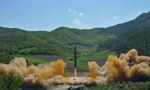 Chuyên gia Mỹ: Nhật, Mỹ không đủ khả năng đánh chặn tên lửa Triều Tiên