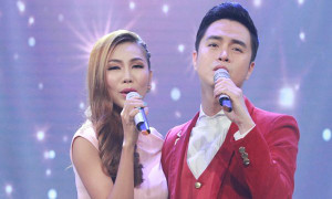 Video: ‘Nổi da gà’ nghe Nhật Tinh Anh – Khánh Ngọc hát hit ‘Vầng trăng khóc’