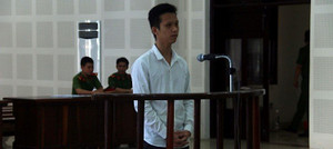 'Giận cá' rút mã tấu chém người trọng thương lĩnh 8 năm tù