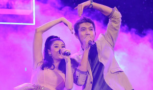 Mặc trời mưa, Tim – Trương Quỳnh Anh vẫn tình tứ trên sân khấu