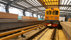 Video: Hình ảnh lăn bánh đầu tiên của tàu cao tốc Cát Linh - Hà Đông