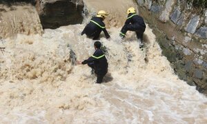 Huy động người nhái tìm kiếm bé trai 11 tuổi bị cuốn xuống cống ở Đồng Nai