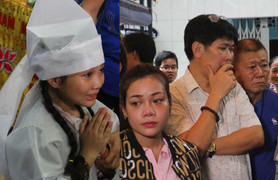 Phước Sang, Hồng Tơ đau buồn đến tiễn nghệ sĩ Khánh Nam về đất mẹ