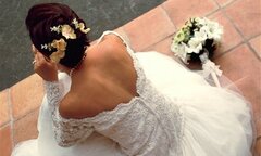 Thích 'độc thân vui vẻ', phụ nữ rộ trào lưu tự cưới chính mình