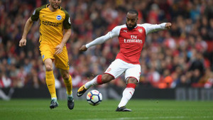 Arsenal thắng nhẹ 2-0 mừng kỷ niệm 21 năm Arsene Wenger dẫn dắt