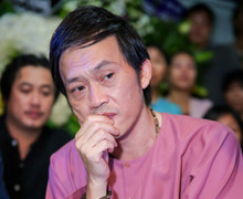 Danh hài Hoài Linh đến từ biệt nghệ sĩ Khánh Nam lúc 1h sáng