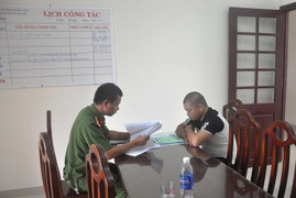 Cho rằng bị 'nhìn đểu', nam thanh niên rút súng bắn trọng thương người đối diện