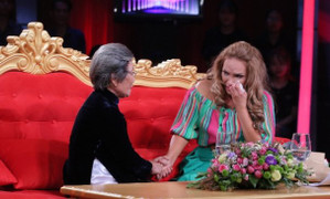 Ca sĩ Thanh Hà khóc ngất, gục ngã khi nhận ra dì ruột chính là mẹ đẻ sau 40 năm