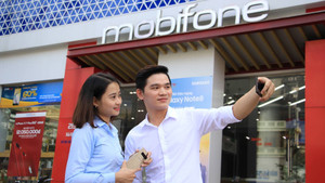 Galaxy Note 8 giá hơn 7 triệu đã lên kệ tại cửa hàng MobiFone