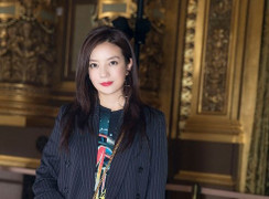 Triệu Vy khoe nhan sắc trẻ trung và đầy sức sống tại tuần lễ thời trang Paris