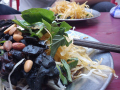 Ăn vặt sai cách ở văn phòng, chạy bộ cả đời cũng không giảm cân