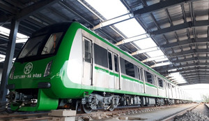 Ảnh: Ba đoàn tàu trăm tấn 'yên vị' trên đường sắt Cát Linh - Hà Đông