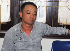 Bắt kẻ giả danh công an ép tiệm cắt tóc phải đóng tiền bảo kê ở Nghệ An