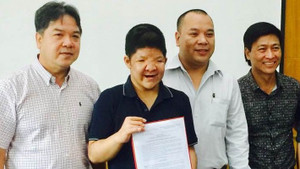 Diễn viên Quốc Tuấn khóc nghẹn trong ngày vui của con