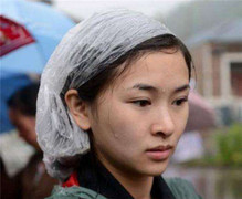 Cảm phục nghị lực phi thường của cô gái xinh đẹp cụt 2 chân, mất con, chồng bỏ đi