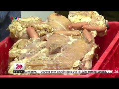 Rùng mình với công nghệ chế biến xúc xích siêu bẩn ở Hà Nội