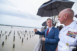 Video: Đại sứ Mỹ Ted Osius đọc bài thơ 'Nam quốc sơn hà' bằng tiếng việt cực hay