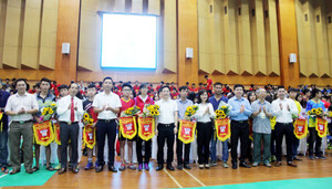 Tưng bừng khai mạc Giải cầu lông HSSV tranh cúp Báo Tuổi trẻ Thủ đô 2017