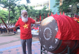 Video: Học sinh THPT Lương Thế Vinh sốc khi biết tin nhà giáo Văn Như Cương qua đời