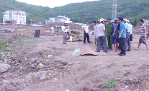 Phát hiện thi thể có khuôn mặt biến dạng nổi trên hồ sinh thái