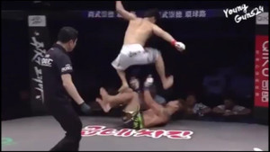 Video: Võ sỹ MMA hung hăng tung đòn sát thủ bị cấm tuyệt đối