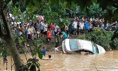 Đi kiểm tra lũ lụt, hai cán bộ biên phòng bị lũ cuốn mất tích