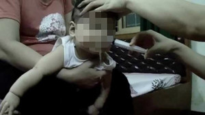 Rửa mũi cho con bằng ống xilanh quá bằng hại con?