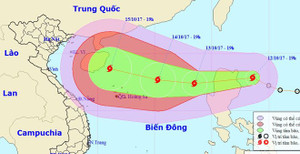 Bão Khanun đang tiến vào Biển Đông và liên tục mạnh lên