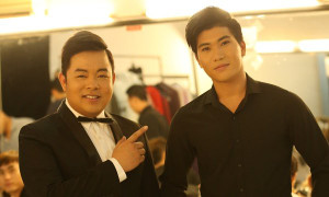 Quang Lê tự tay chăm sóc học trò điển trai