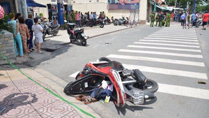 Nam sinh bị nhóm côn đồ chém gần đứt lìa tay trên đường đi học về