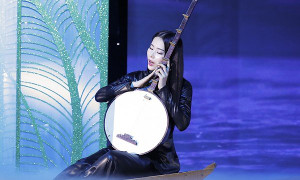 Nam Em gây thích thú khi ôm đàn, hát ‘Dạ cổ hoài lang’