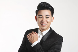 Ca sĩ Việt Tú lần đầu thử sức với dòng nhạc quê hương