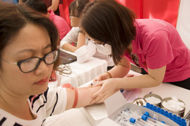 Những hình ảnh lay động lòng người tại ngày Chủ nhật đỏ của DeAura