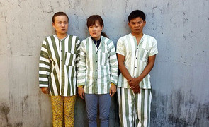 Camera 'tố cáo' 2 chị em ruột trộm 30 triệu đồng trong cốp xe