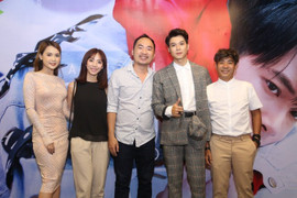 Thu Trang - Tiến Luật - Phương Trinh Jolie chúc mừng Anh Tú ra mắt MV mới