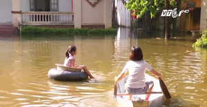 Hà Nội: Ngàn hộ dân Chương Mỹ vẫn bị cô lập vì ngập lụt