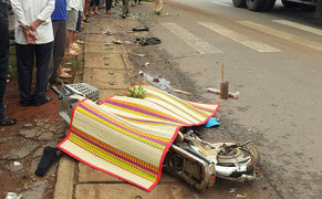 Một học sinh chết thảm dưới bánh xe tải trên đường đi học