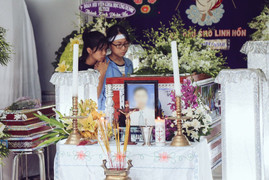 Bố của nam sinh viên Hutech tử nạn: 'Long vừa đi học vừa đi làm kiếm tiền nuôi 2 đứa em'