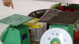 Hà Nội: Kinh hãi trường mầm non dùng rau chứa thuốc trừ sâu làm thức ăn cho học sinh