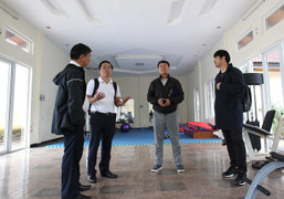 'Người dạy hổ' nhắc Công Phượng và đồng đội gửi nụ hôn tới bạn gái