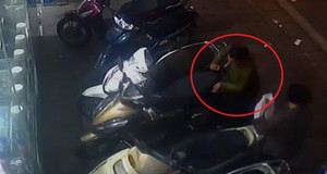 Diễn kịch đóng giả bảo vệ, trộm xe AirBlade của khách trong nháy mắt