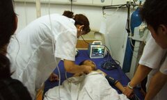 Ăn quà vặt quá nhiều, cậu bé 6 tuổi bị ung thư dạ dày, xuất huyết