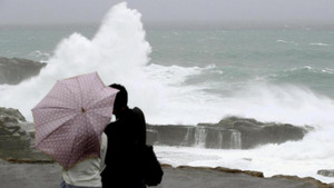 Siêu bão 'quái vật' Lan quần thảo Nhật Bản, hàng chục ngàn người phải sơ tán