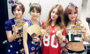 T-ara tái hiện sân khấu của 2NE1 trong đêm nhạc tại Việt Nam