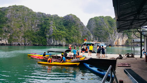 Ra tay xoá sổ nạn 'chặt chém' khách du lịch trên vịnh Hạ Long