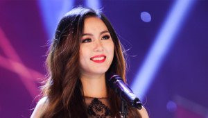 'Nếu là Hoa hậu, em sẽ về nhà ôm cha mẹ, kêu trẻ em trong xóm nhặt rác'