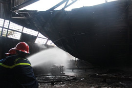 Xưởng nệm ở Đà Nẵng bị thiêu rụi lúc rạng sáng