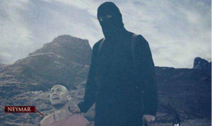 IS tung ảnh hành quyết Messi, Neymar gào thét tuyệt vọng