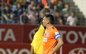 HLV Huỳnh Đức bức xúc: 'Hai đội đấm đá tùm lum nhưng trọng tài chỉ xử bên tôi'