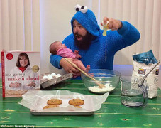 Clip hài: Những trò nghịch ngợm của bố với con khiến mẹ chỉ biết kêu trời